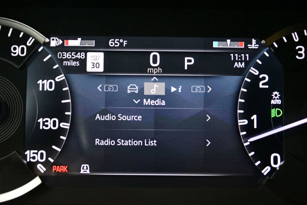 Used 2023 Land Rover Defender 110 X-Dynamic SE image 47