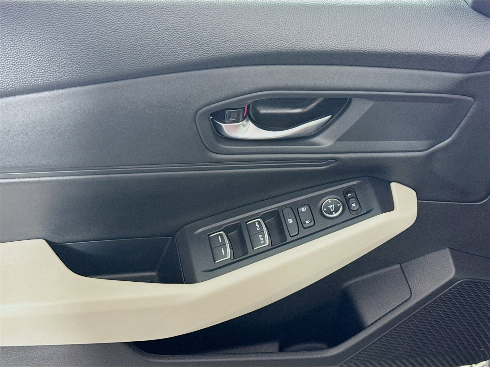 Used 2025 Honda Accord SE image 15