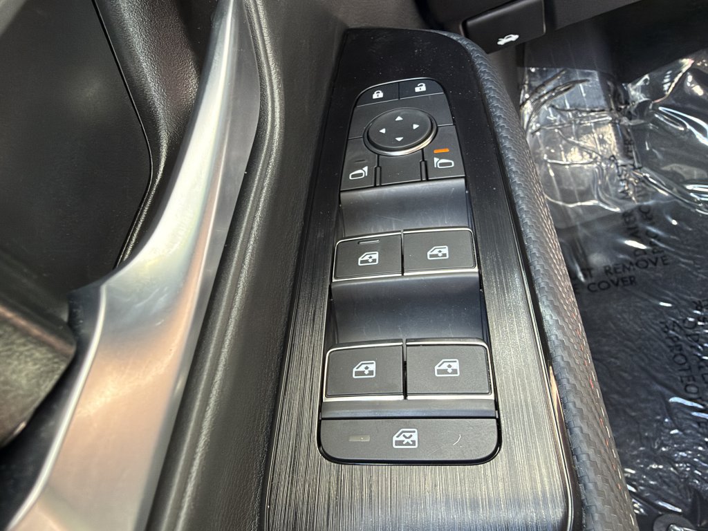 Used 2025 Nissan Kicks SR AWD/4WD image 22