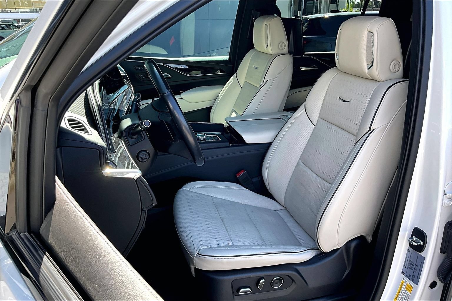 Used 2021 Cadillac Escalade ESV Sport w/ Driver Assist Tech Package AWD/4WD image 25