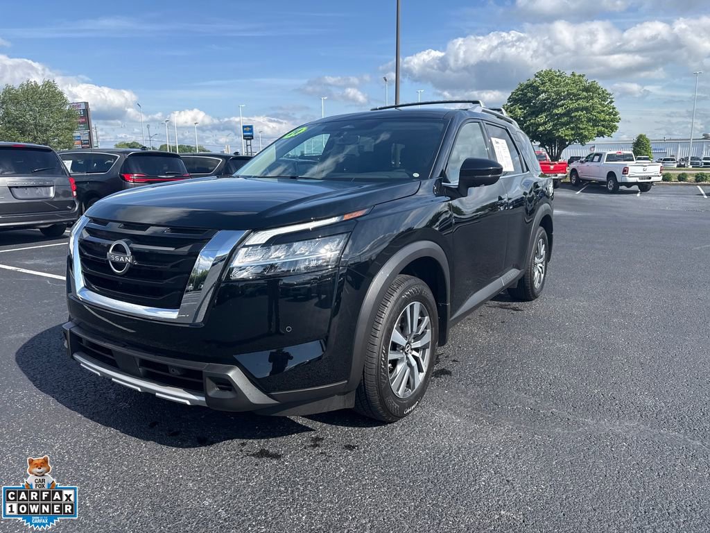 Used 2024 Nissan Pathfinder SL FWD image 1