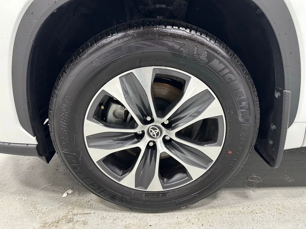 Used 2025 Toyota Highlander XLE image 69