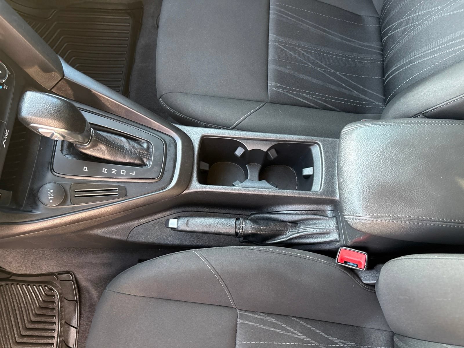 Used 2018 Ford Focus SE FWD image 18