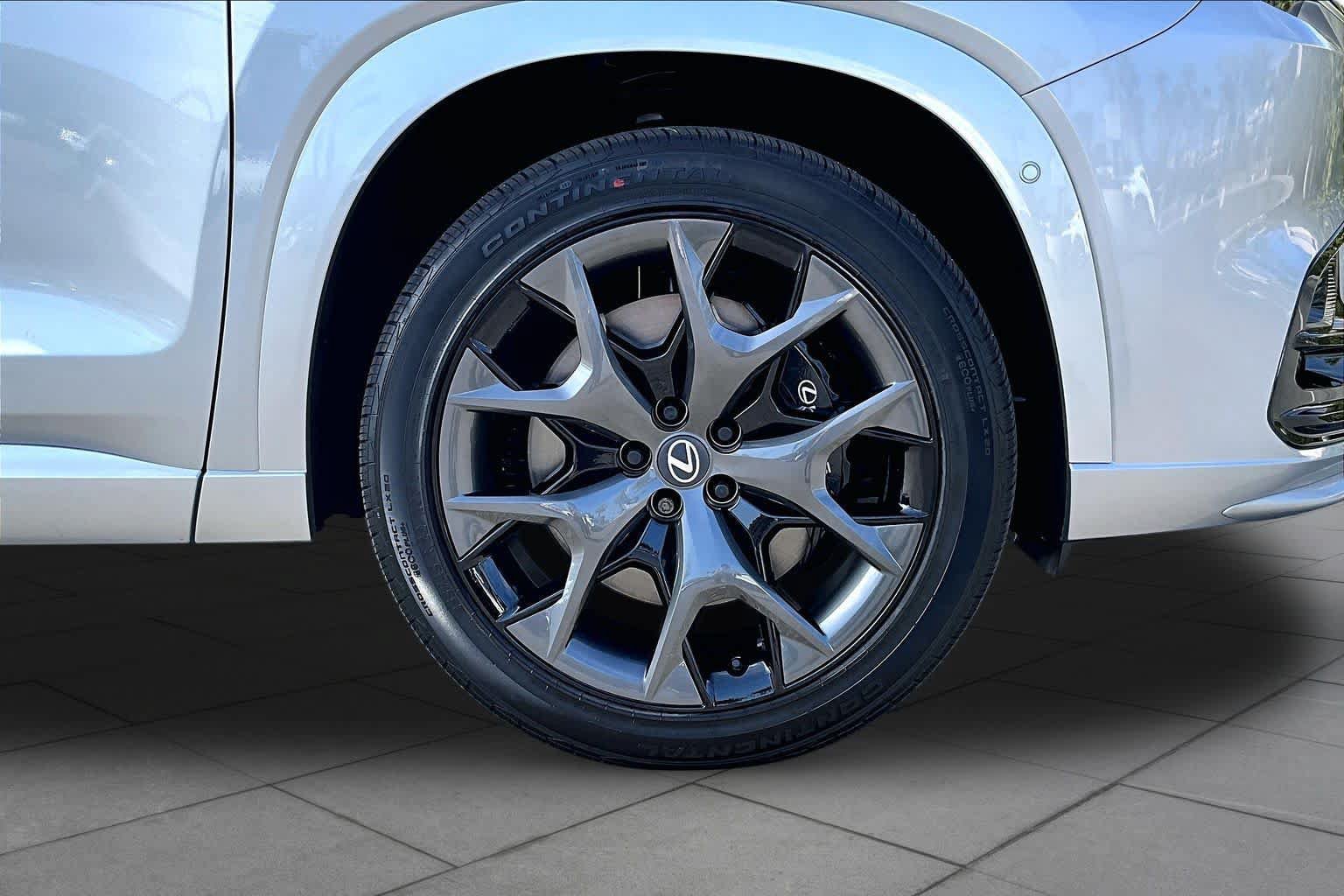 New 2026 Lexus TX 500h AWD w/ Technology Package image 9