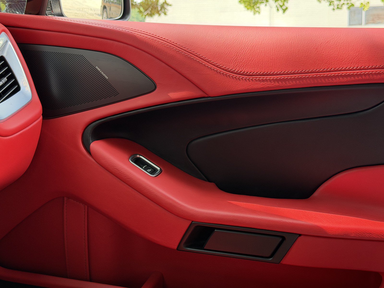 Used 2014 Aston Martin Vanquish Coupe RWD image 32