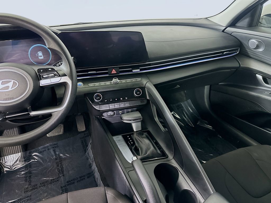 Used 2024 Hyundai Elantra SEL image 19