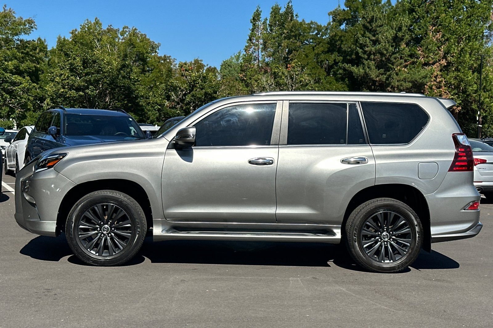 Used 2022 Lexus GX 460 Premium w/ Accessory Package AWD/4WD image 7