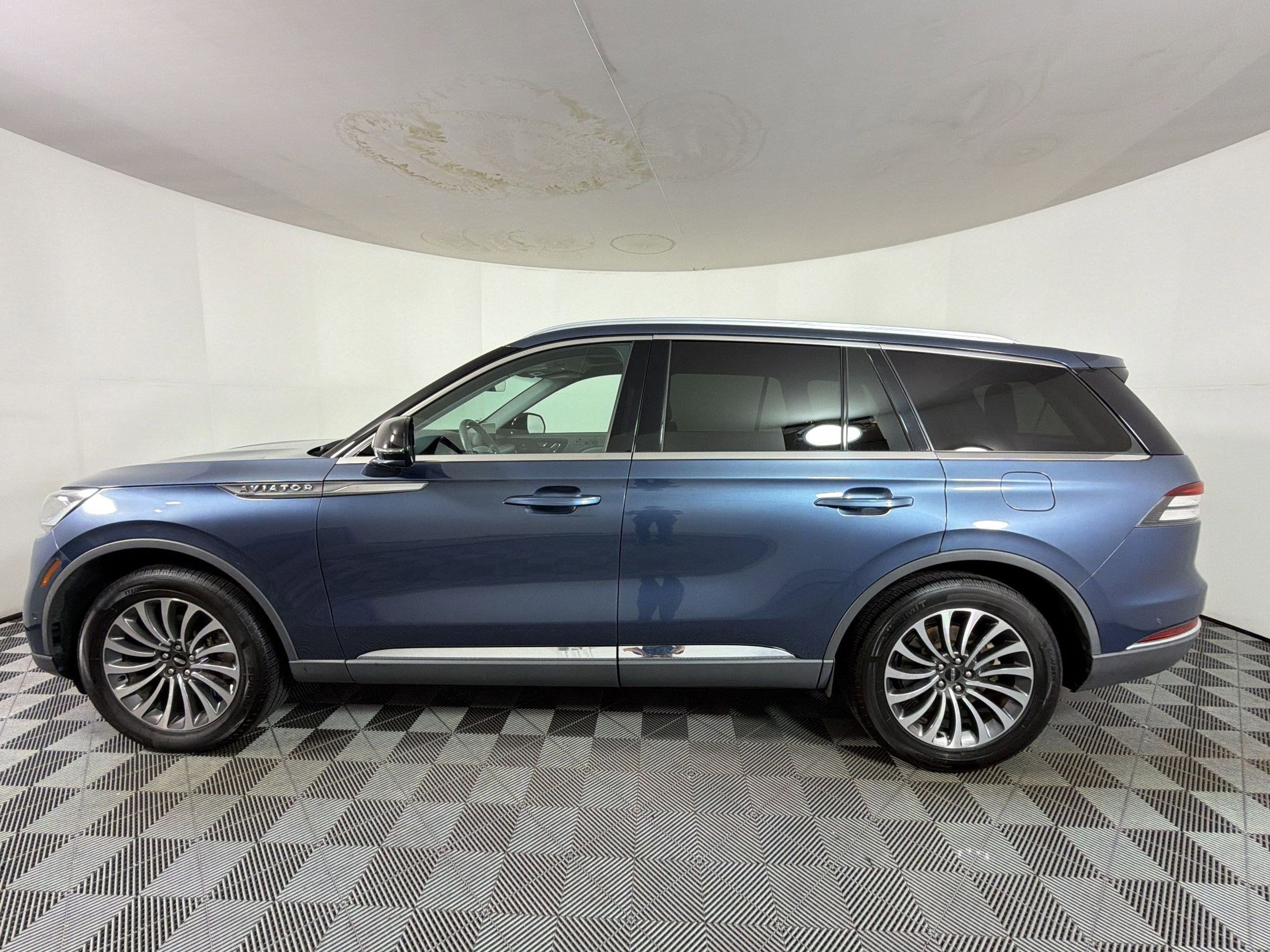 Used 2020 Lincoln Aviator Reserve w/ Equipment Group 201A AWD/4WD image 2