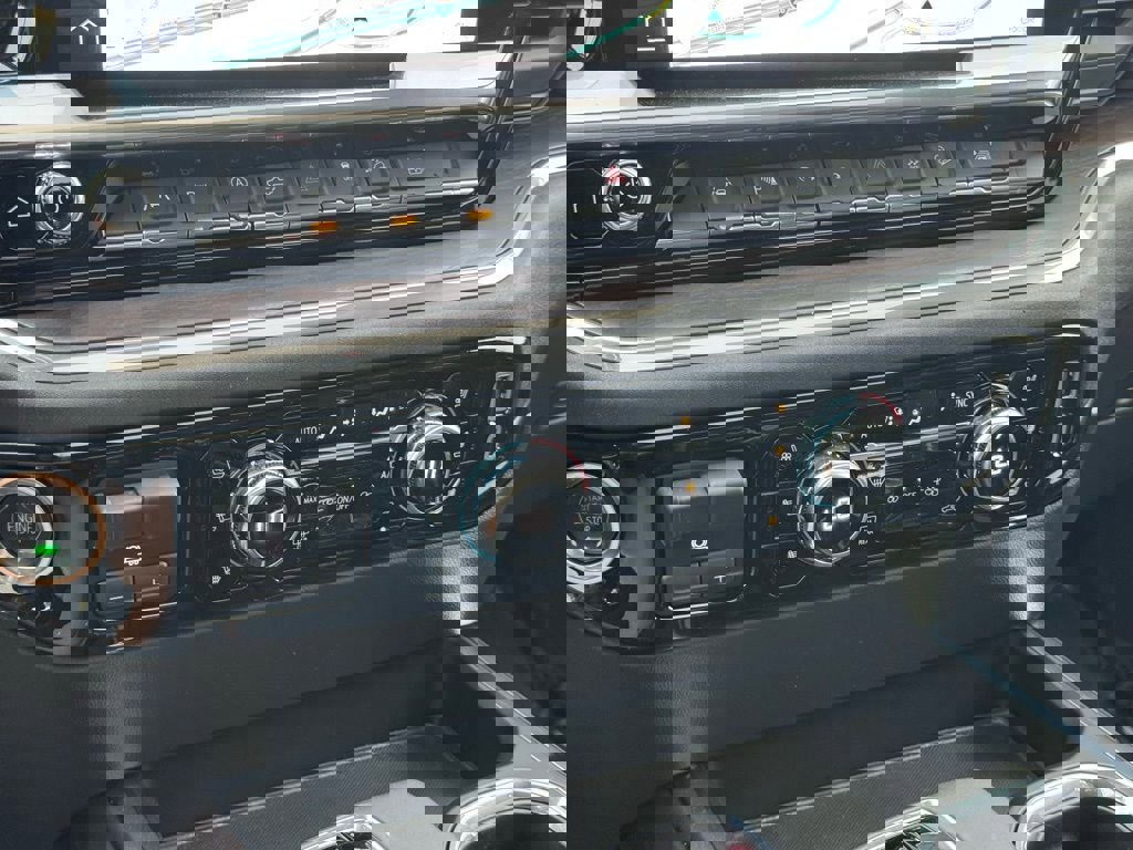 Used 2023 GMC Sierra 1500 SLT w/ SLT Premium Plus Package image 39