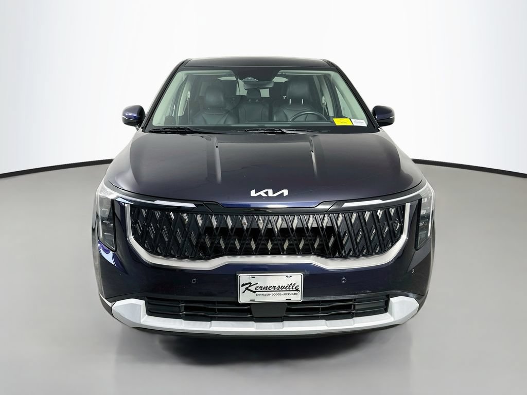 Used 2025 Kia Carnival FWD image 2