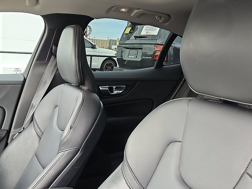 Used 2025 Volvo S60 B5 Core FWD image 12