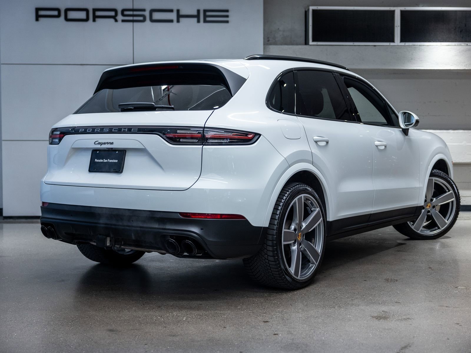 Certified 2023 Porsche Cayenne Platinum Edition image 8