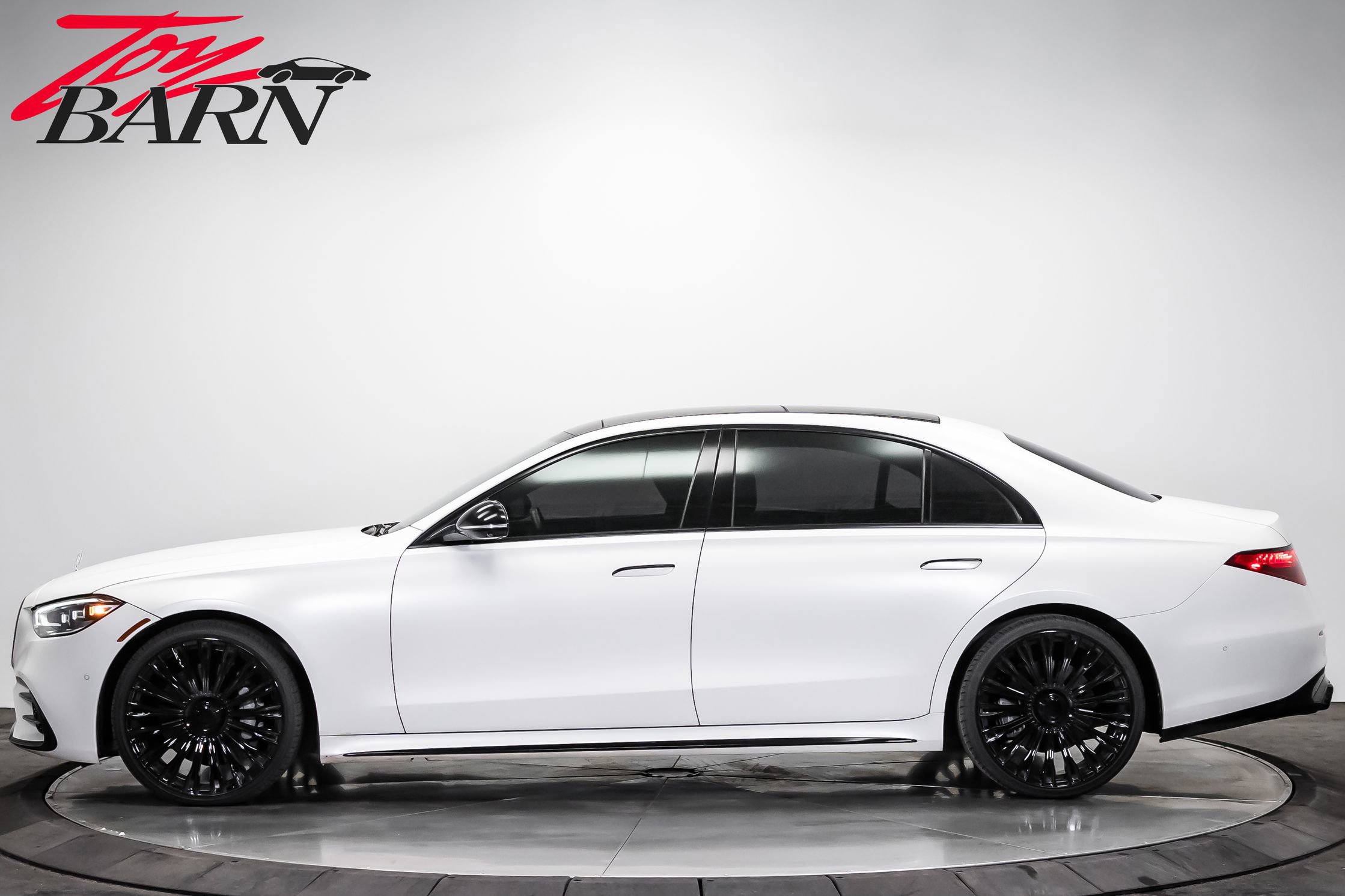 Used 2022 Mercedes-Benz S 580 4MATIC Sedan image 2