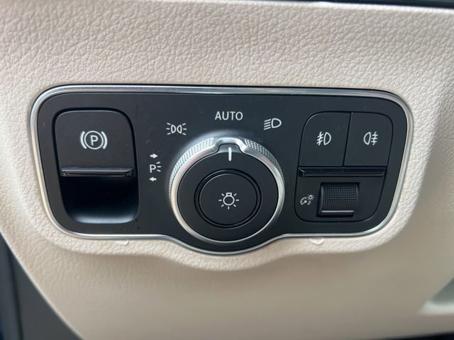 Used 2021 Mercedes-Benz GLA 250 4MATIC w/ Premium Package image 14