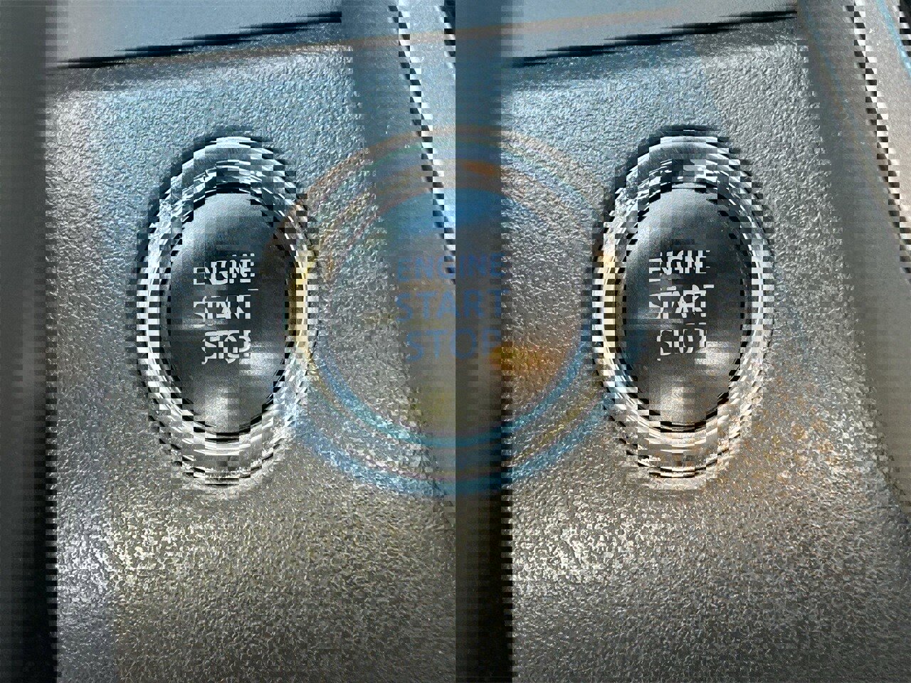 Used 2018 Toyota Camry XLE image 9