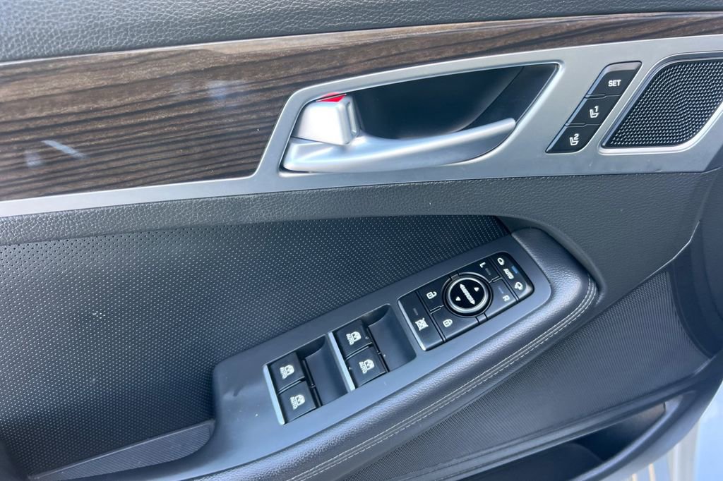 Used 2018 Genesis G80 3.8 RWD image 13