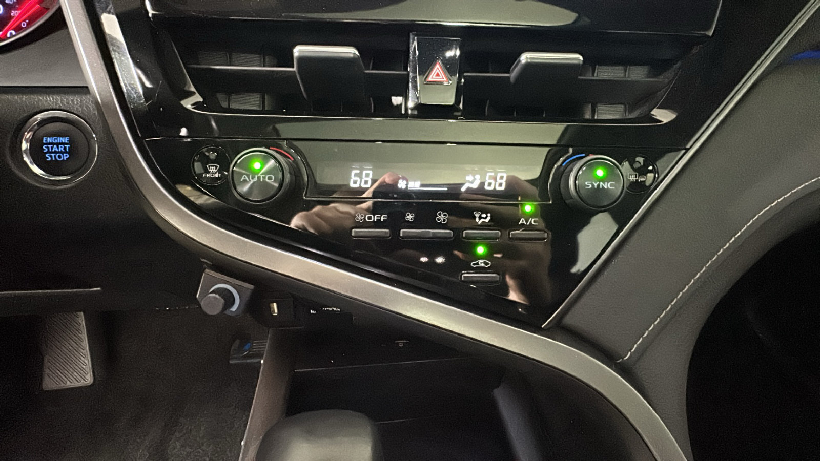 Used 2022 Toyota Camry XSE w/ Navigation Package FWD image 27
