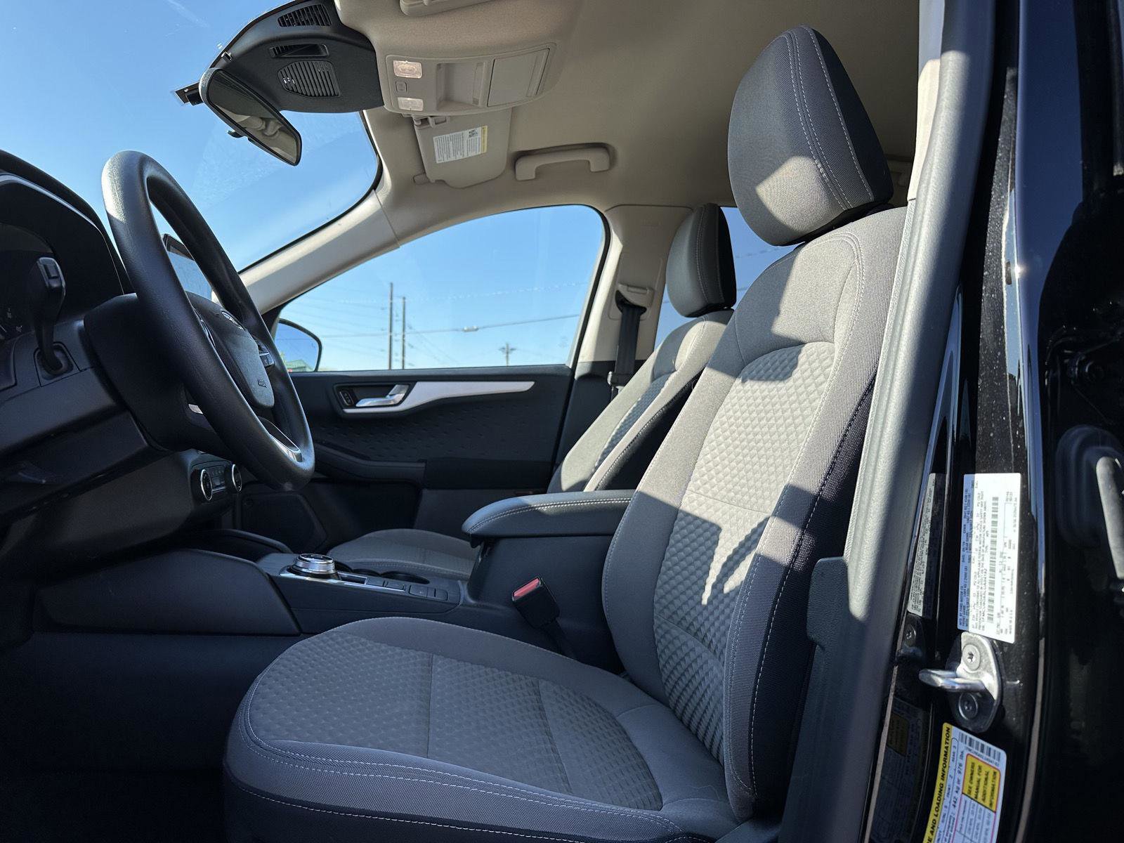 Used 2020 Ford Escape SE image 11