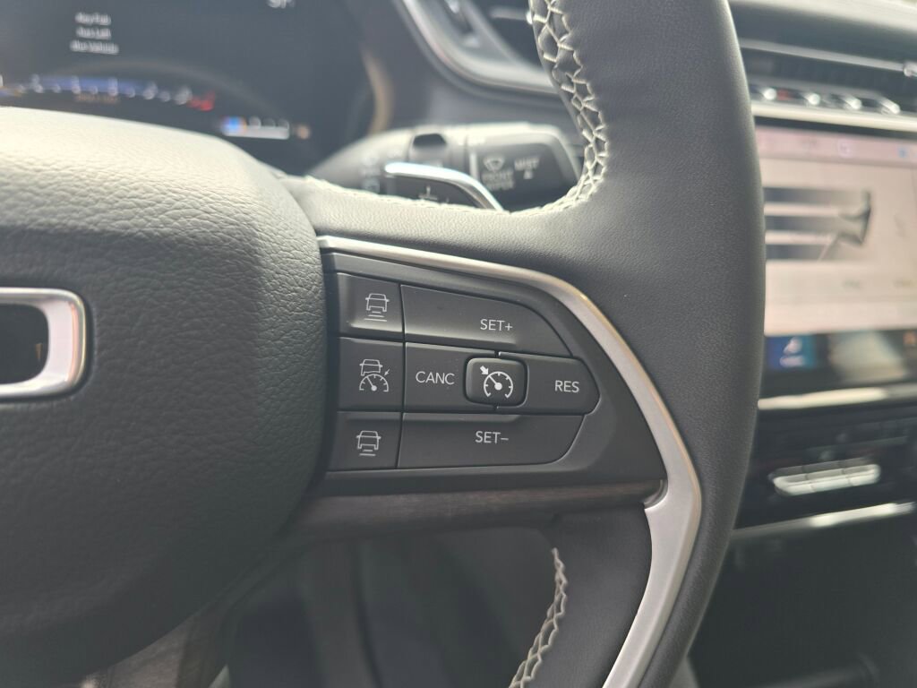 Used 2023 Jeep Grand Cherokee Limited image 24