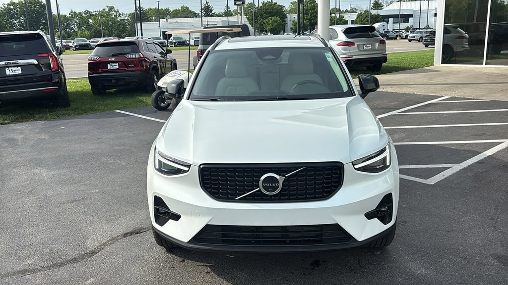 New 2026 Volvo XC40 B5 Plus w/ Climate Package AWD/4WD image 5