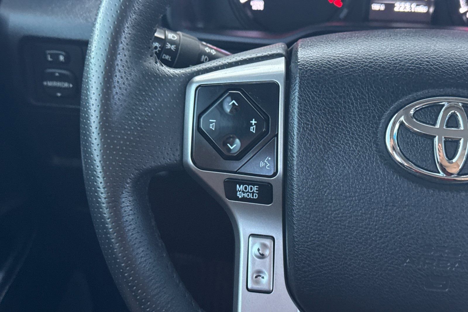 Used 2024 Toyota 4Runner SR5 AWD/4WD image 35