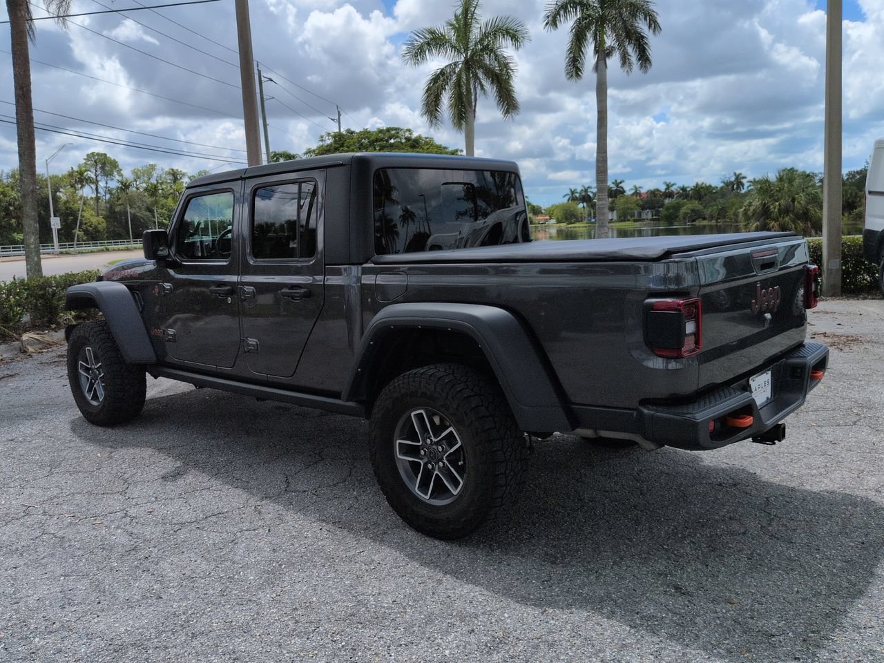 Used 2024 Jeep Gladiator Mojave w/ Technology Group AWD/4WD image 7