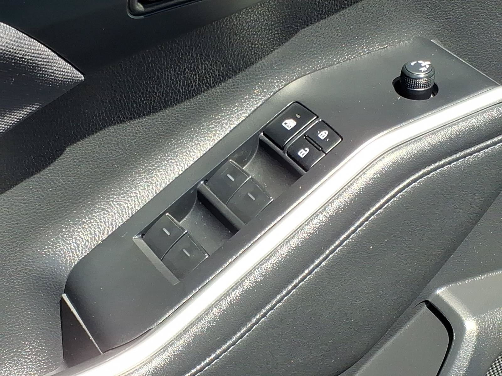 Used 2023 Toyota Highlander LE FWD image 14