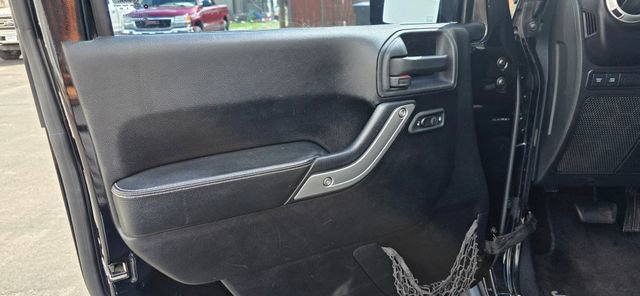 Used 2012 Jeep Wrangler Unlimited Rubicon image 9