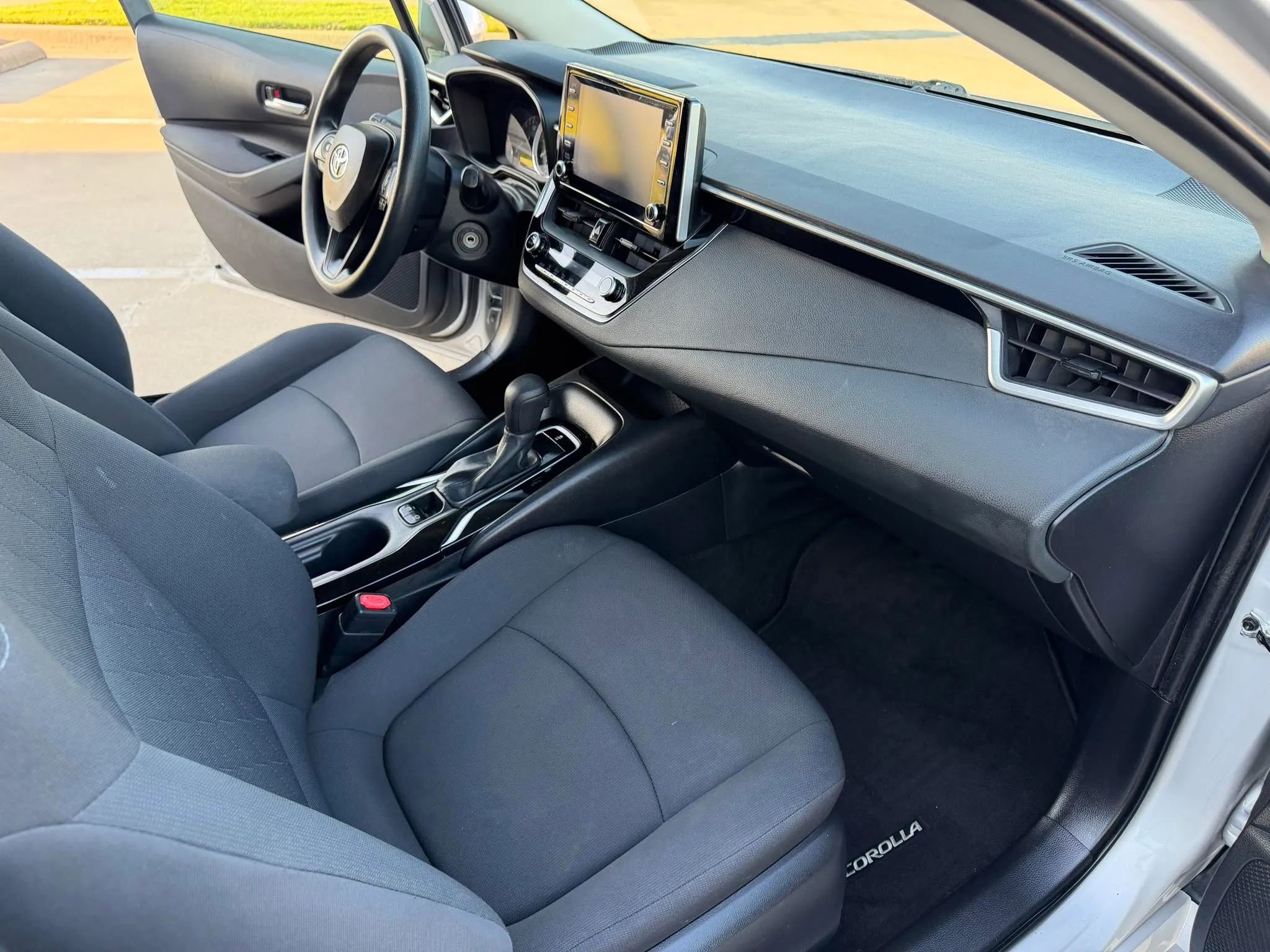 Used 2020 Toyota Corolla LE FWD image 22