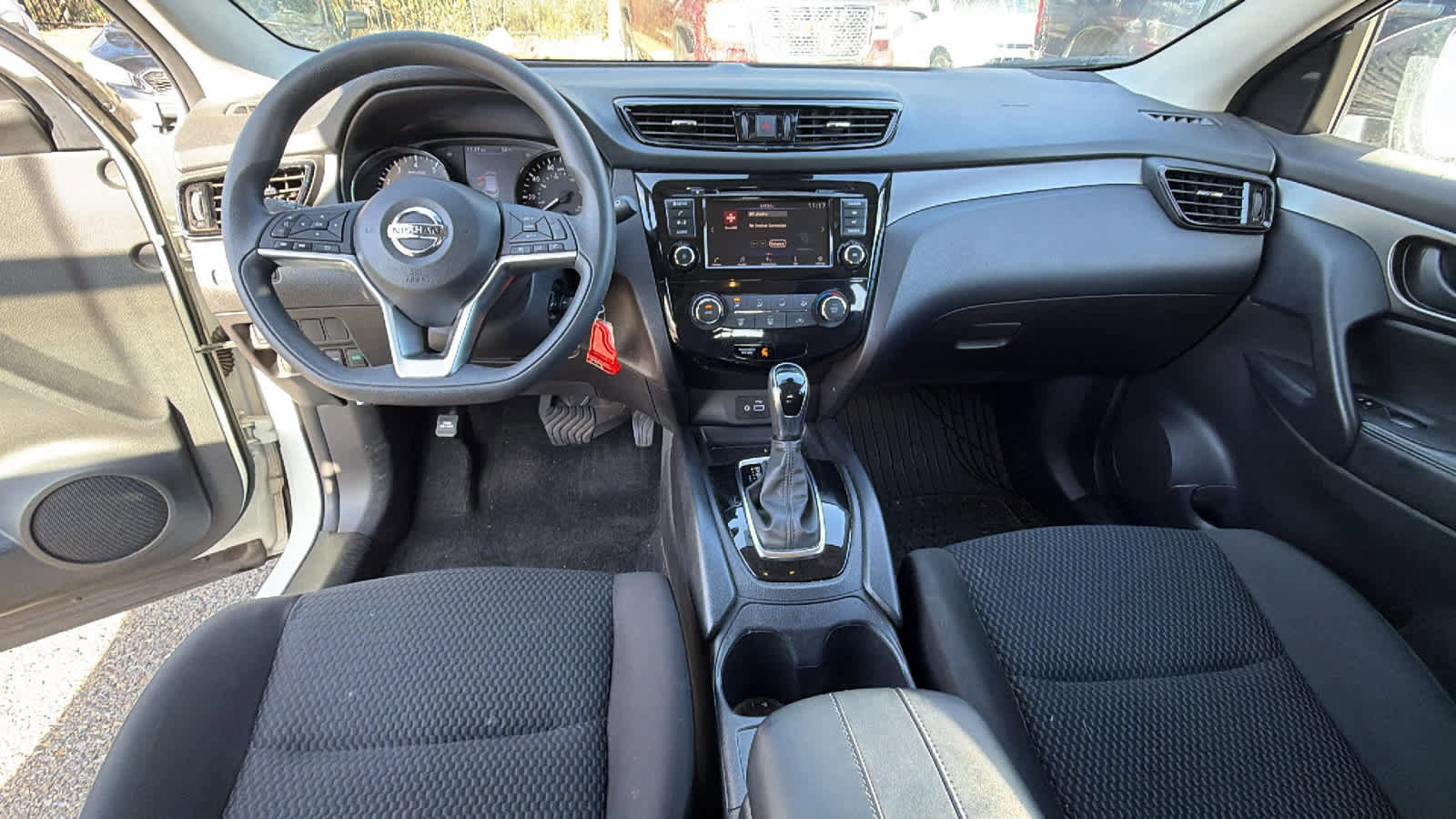 Used 2022 Nissan Rogue Sport S image 18