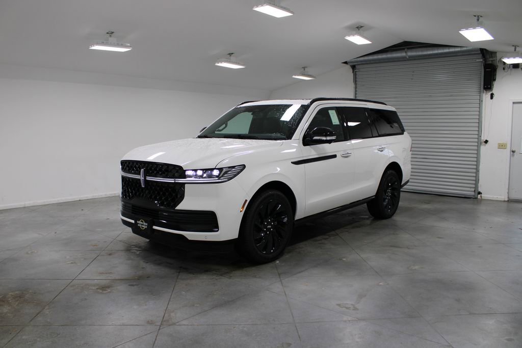 New 2026 Lincoln Navigator Reserve w/ Jet Appearance Package image 3