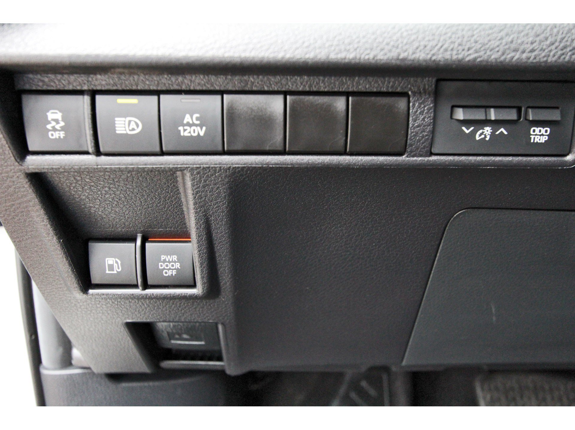 Used 2025 Toyota Sienna Limited AWD/4WD image 25