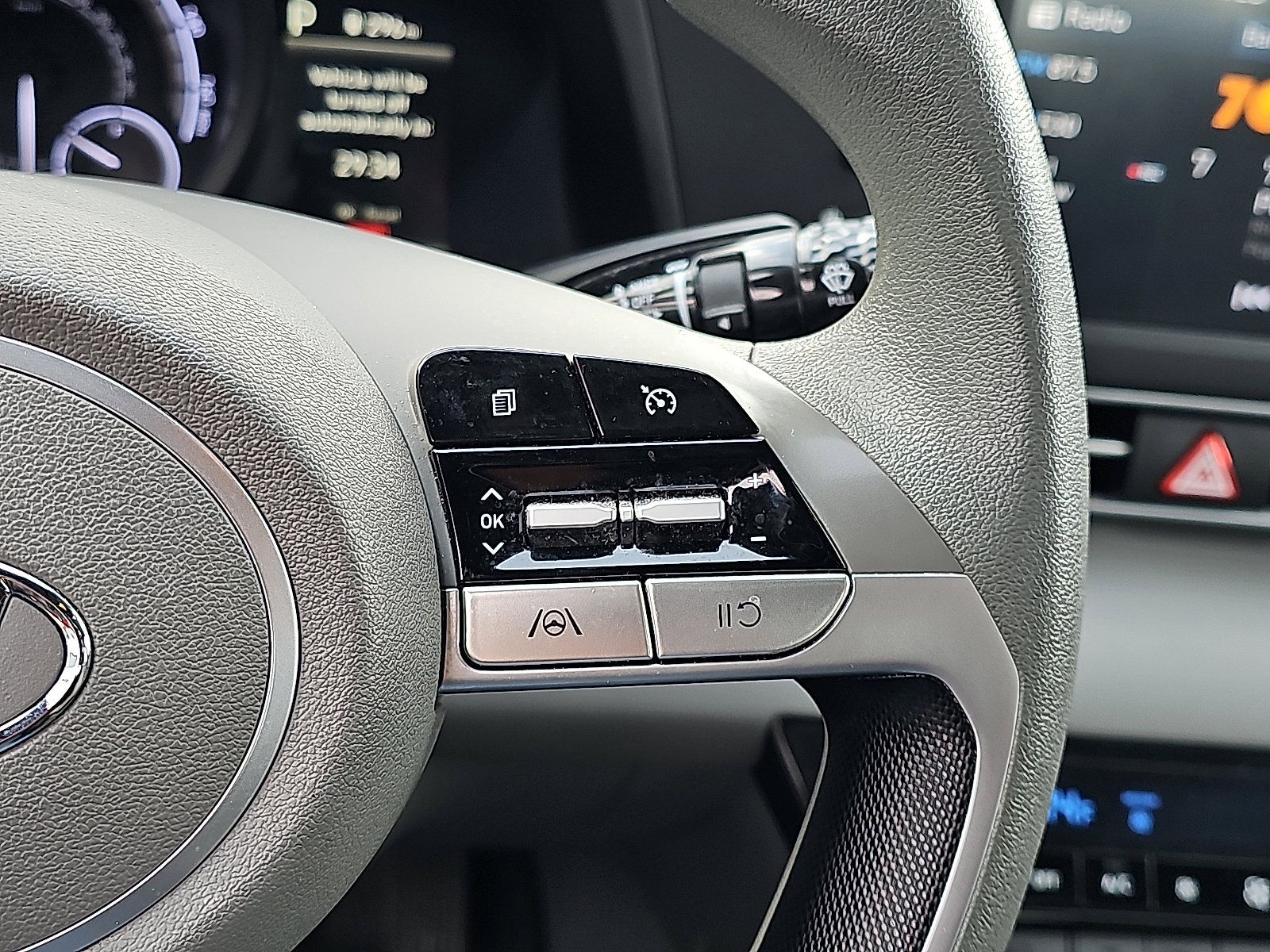 Used 2023 Hyundai Elantra Blue w/ Cargo Package image 21