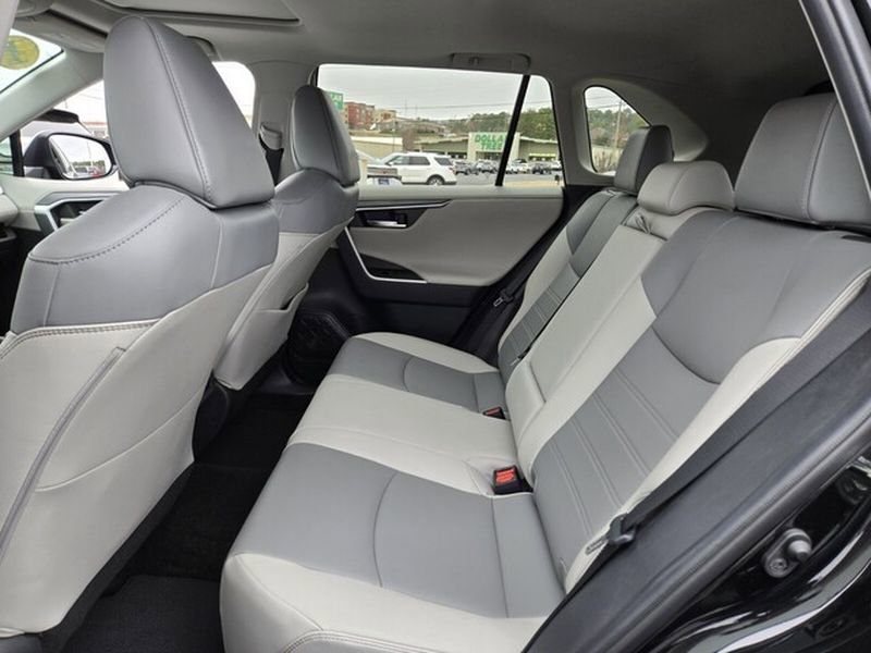 Used 2021 Toyota RAV4 Limited image 12