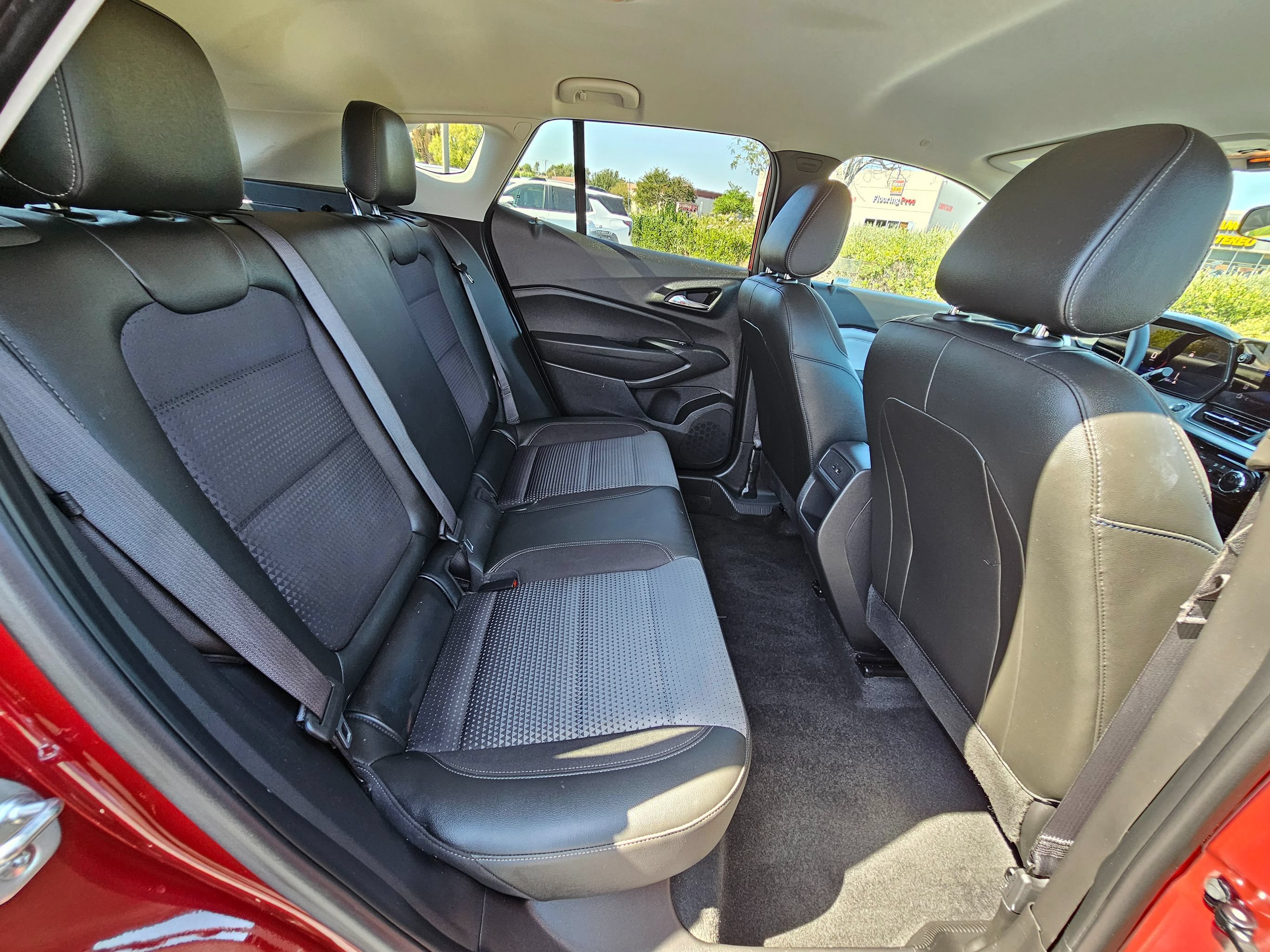 Used 2025 Chevrolet Trax LT w/ Driver Confidence Package FWD image 31