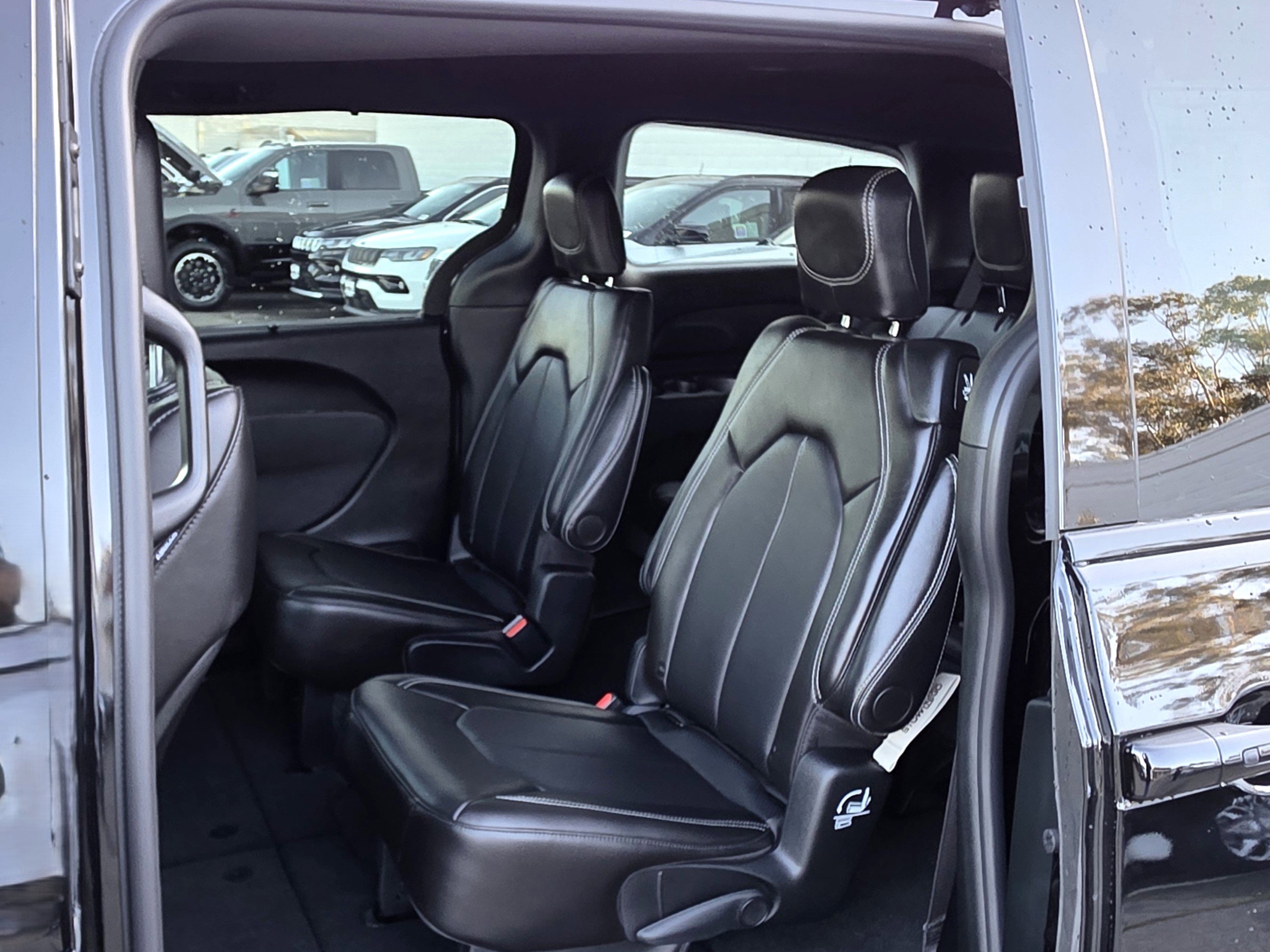 New 2026 Chrysler Pacifica Select w/ S Appearance Package image 15