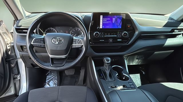 Used 2023 Toyota Highlander LE FWD image 10