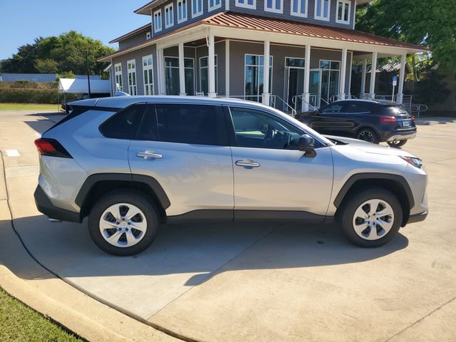 Used 2025 Toyota RAV4 LE AWD/4WD image 9