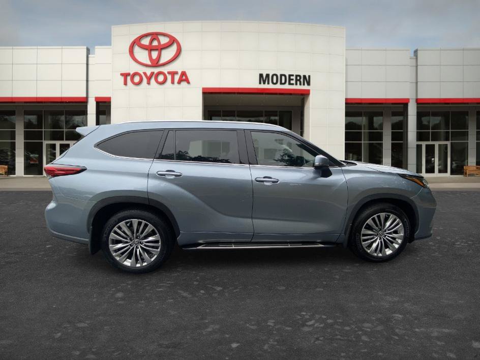 Certified 2021 Toyota Highlander Platinum AWD/4WD image 4