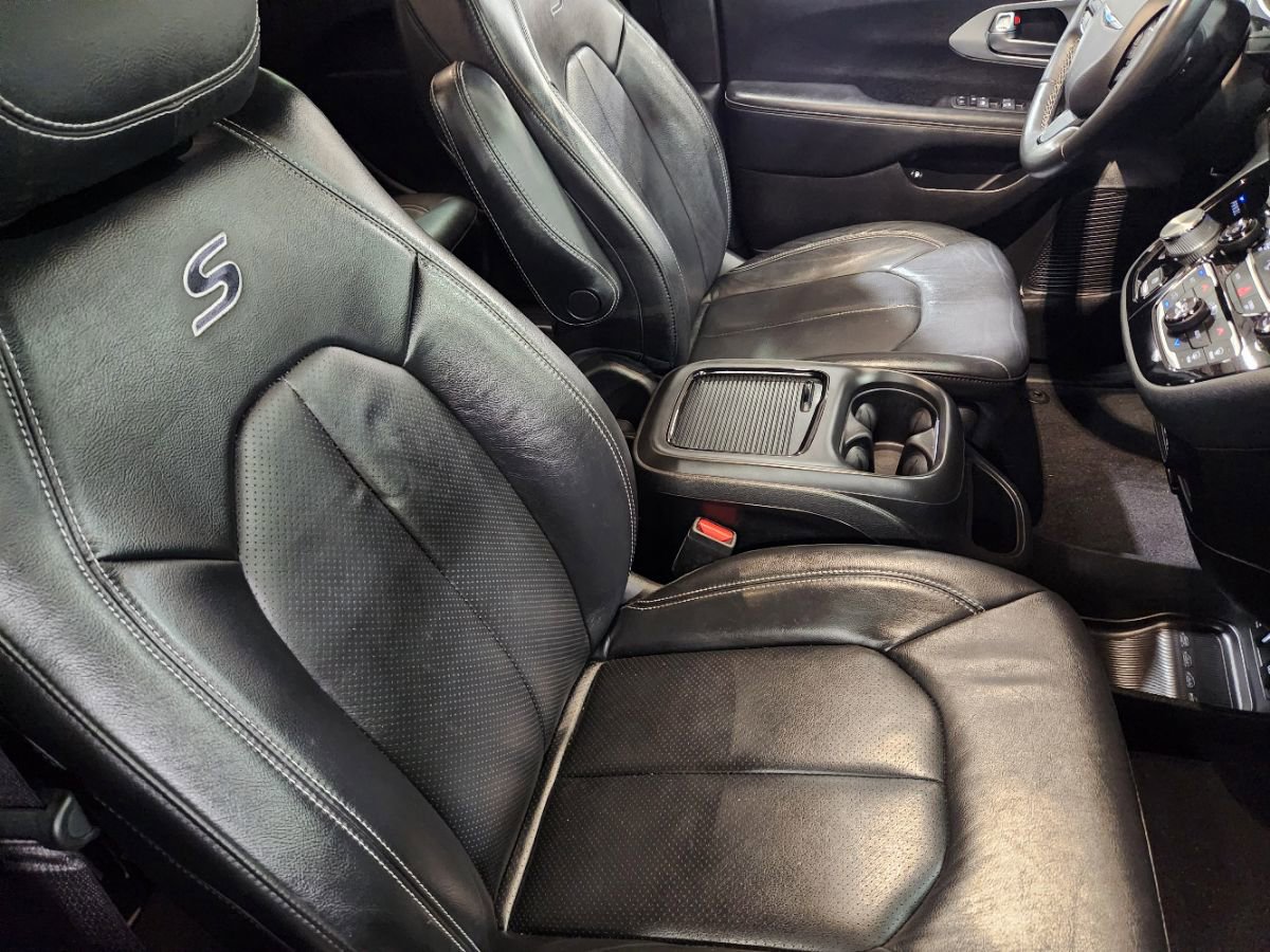 Used 2021 Chrysler Pacifica Touring-L w/ S Appearance Package image 32