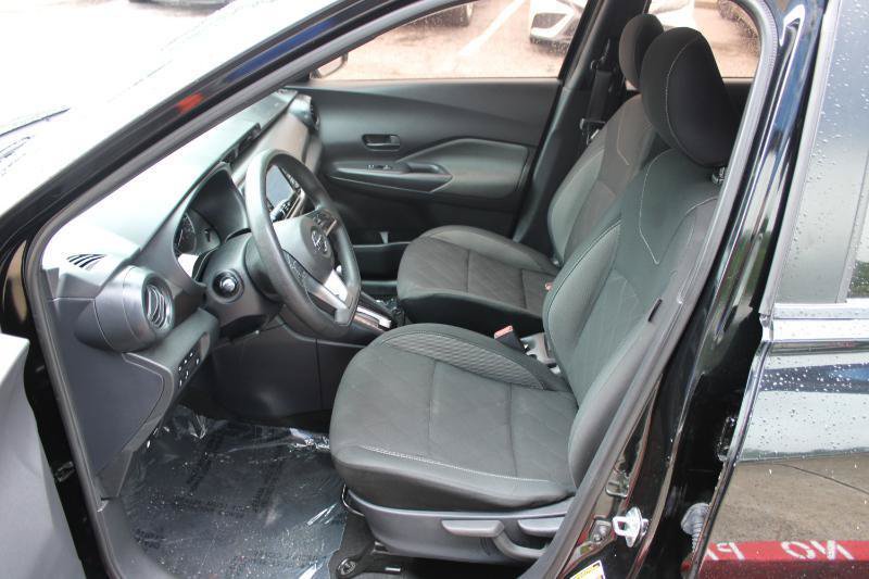 Used 2020 Nissan Kicks S FWD image 11