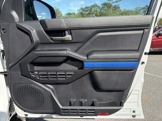Certified 2025 Toyota Tacoma TRD Off-Road AWD/4WD image 14