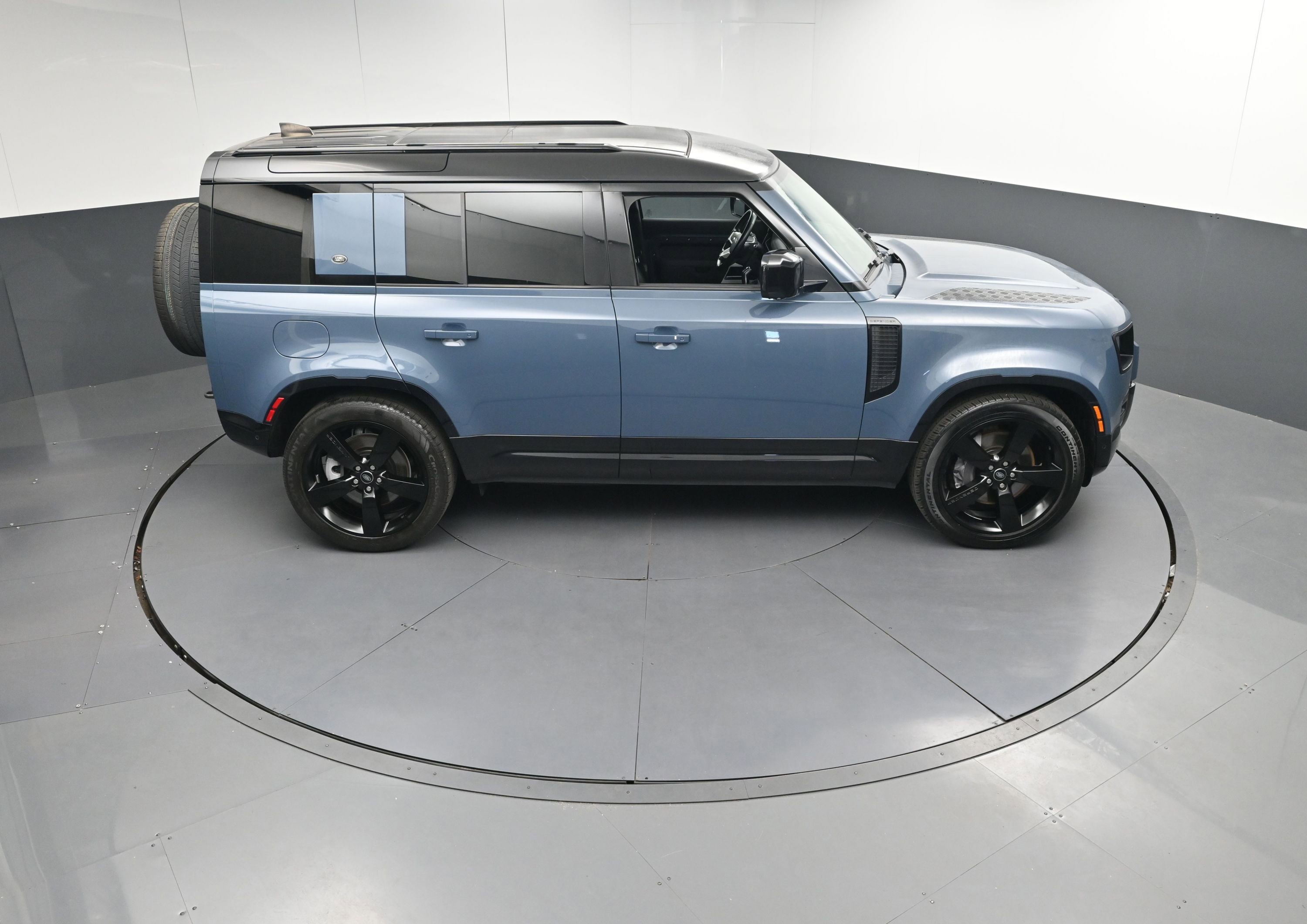 Certified 2023 Land Rover Defender 110 X-Dynamic SE image 38