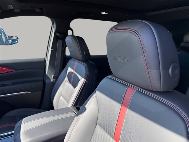 Used 2025 Chevrolet Traverse RS image 9