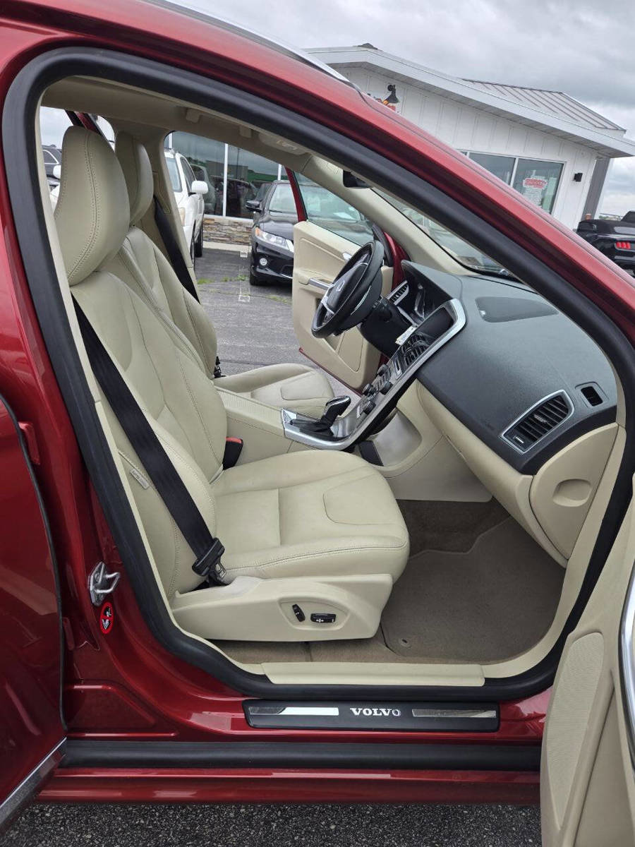 Used 2015 Volvo XC60 T6 Premier Plus image 20