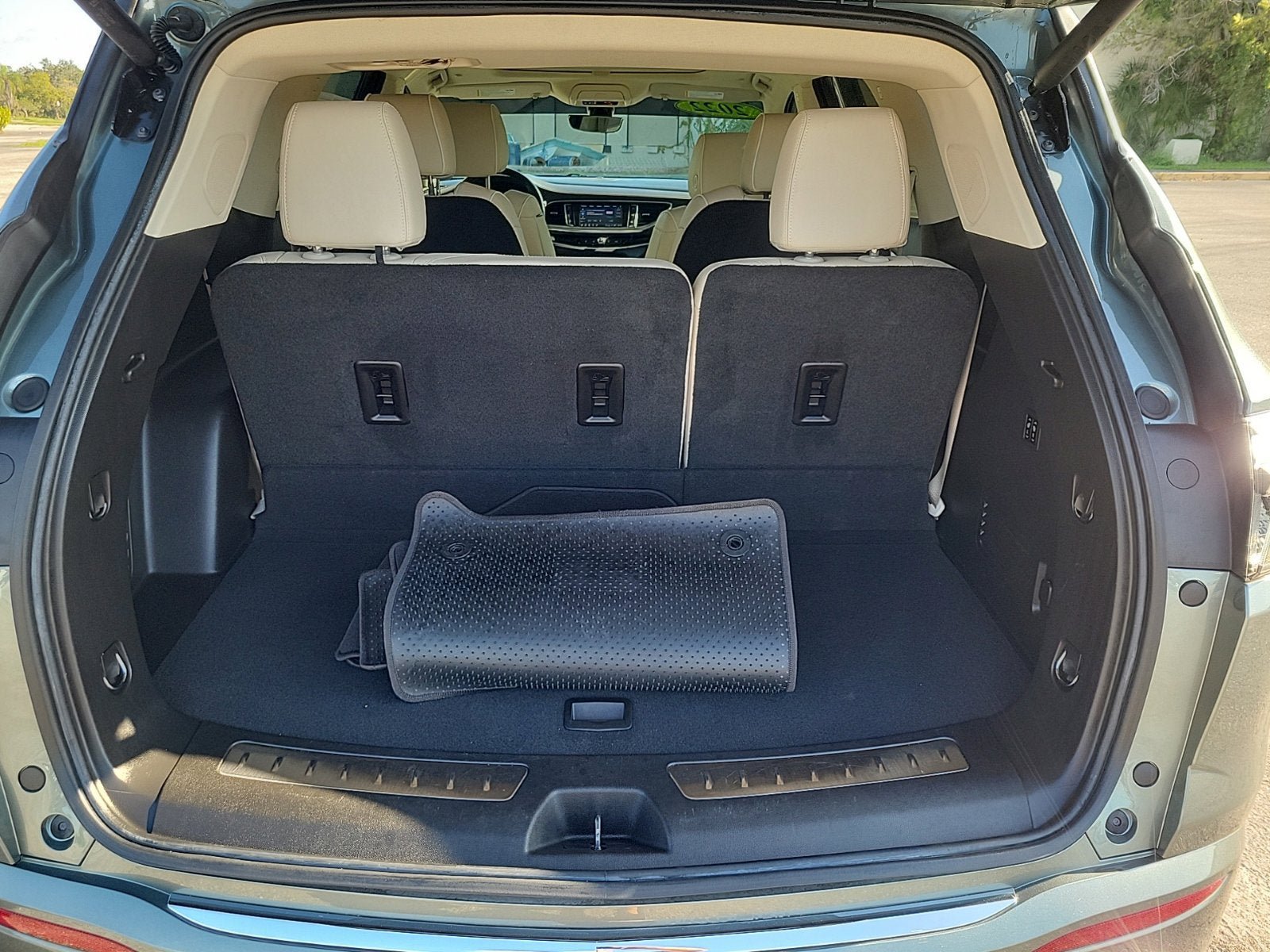Used 2022 Buick Enclave Avenir w/ Avenir Technology Package FWD image 8