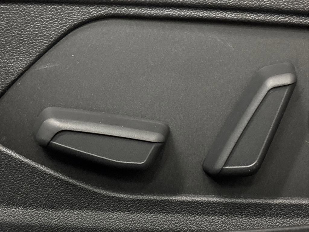 New 2026 Hyundai Elantra Limited FWD image 27
