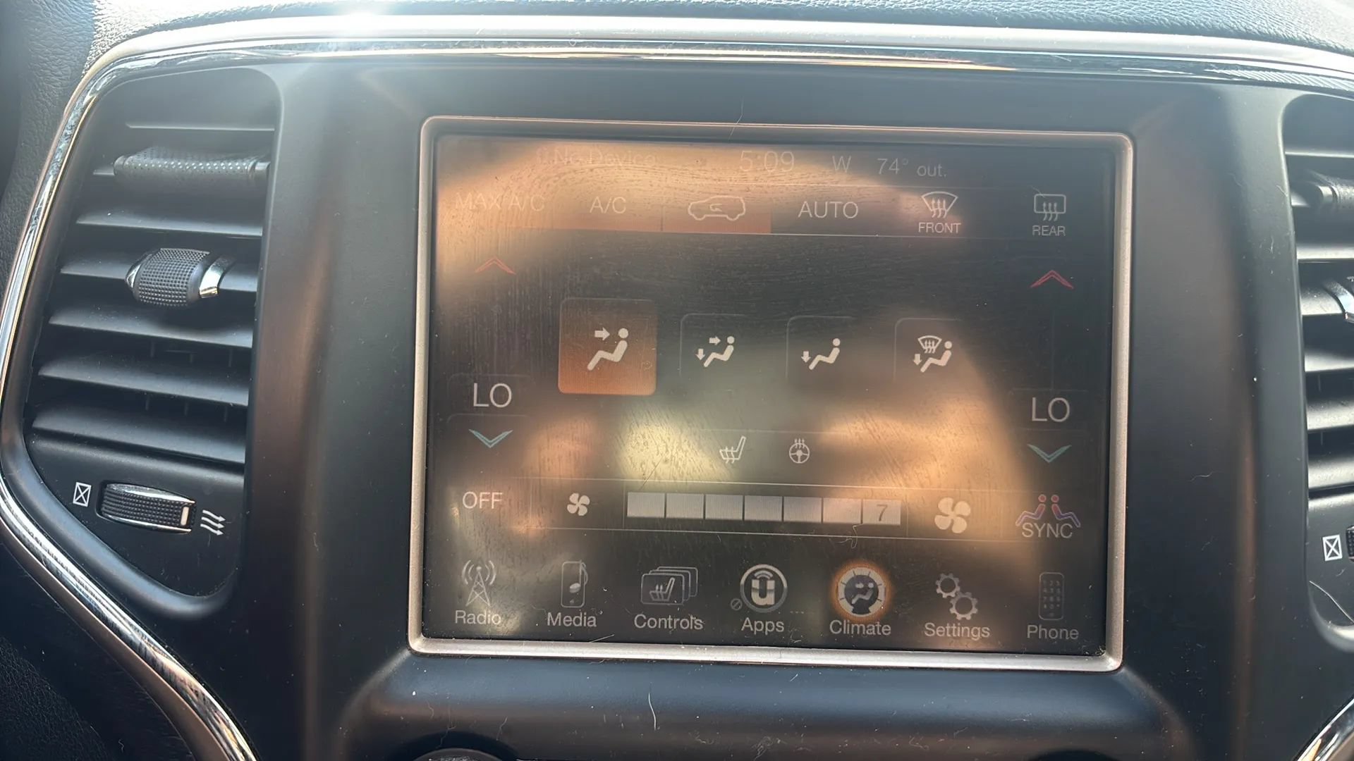 Used 2015 Jeep Grand Cherokee Altitude AWD/4WD image 24