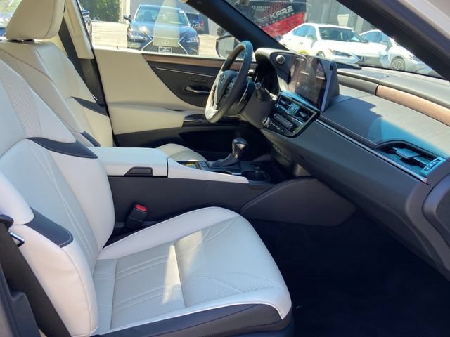 Used 2023 Lexus ES 300h w/ Luxury Package FWD image 25