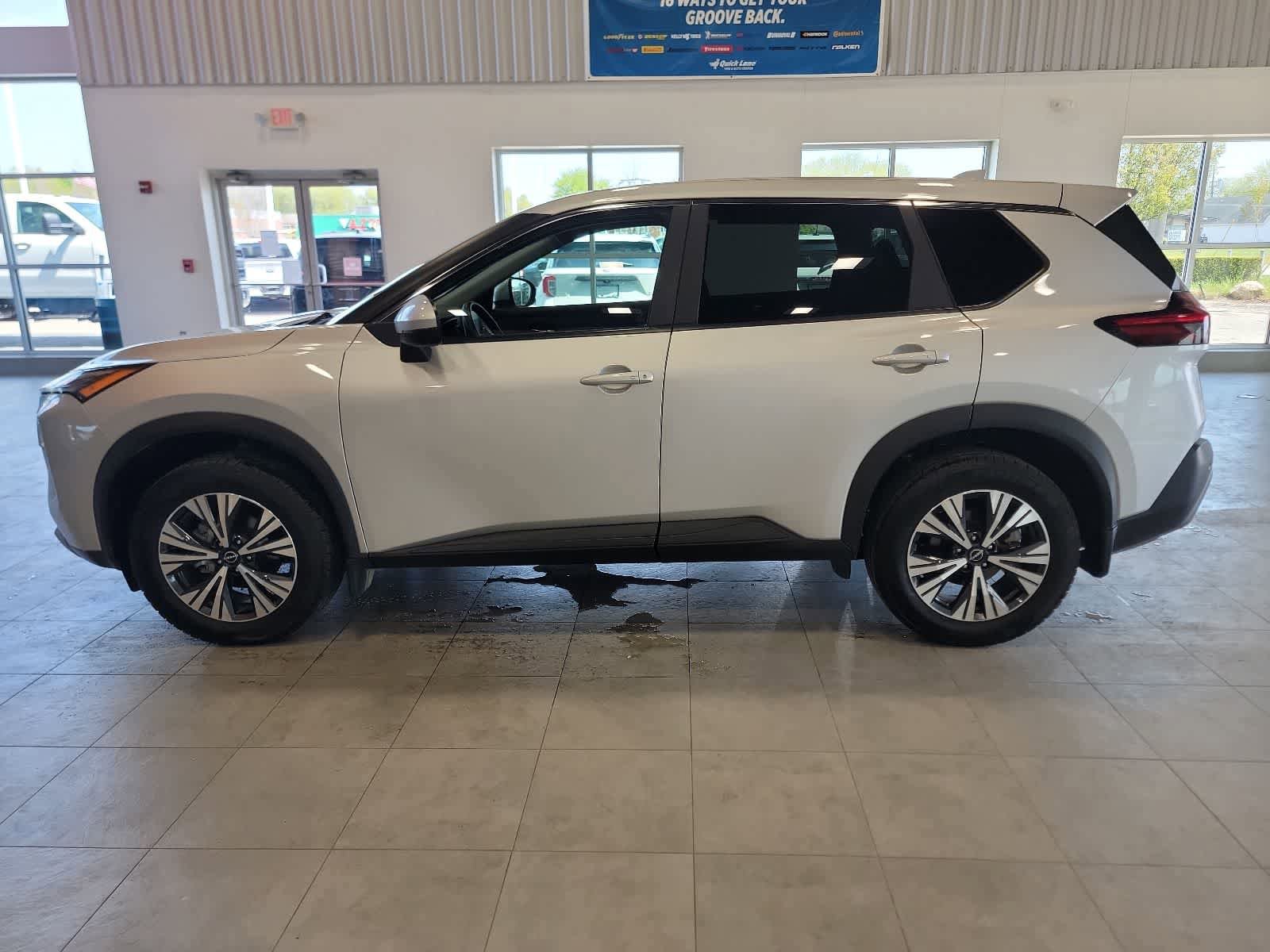 Used 2022 Nissan Rogue SV AWD/4WD image 28